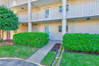 10215 Regal Dr in Largo, FL - Building Photo - Building Photo