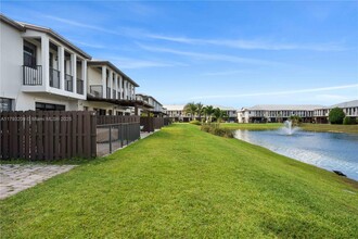 6005 NW 104th Path in Medley, FL - Building Photo - Building Photo