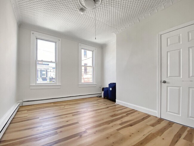 216 Cambridge Ave in Jersey City, NJ - Building Photo - Building Photo