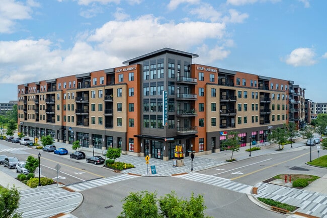 The Approach at Summit Park in Blue Ash, OH - Building Photo - Building Photo