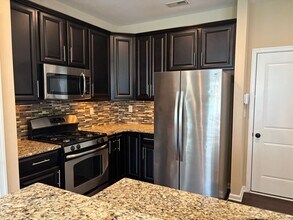 16324 Magnolia Woods Ln in Charlotte, NC - Foto de edificio - Building Photo
