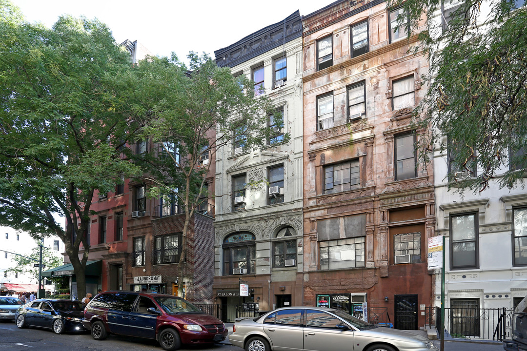 104 W 71st St in New York, NY - Building Photo