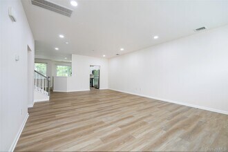 32 Halley Ct in Poughkeepsie, NY - Building Photo - Building Photo