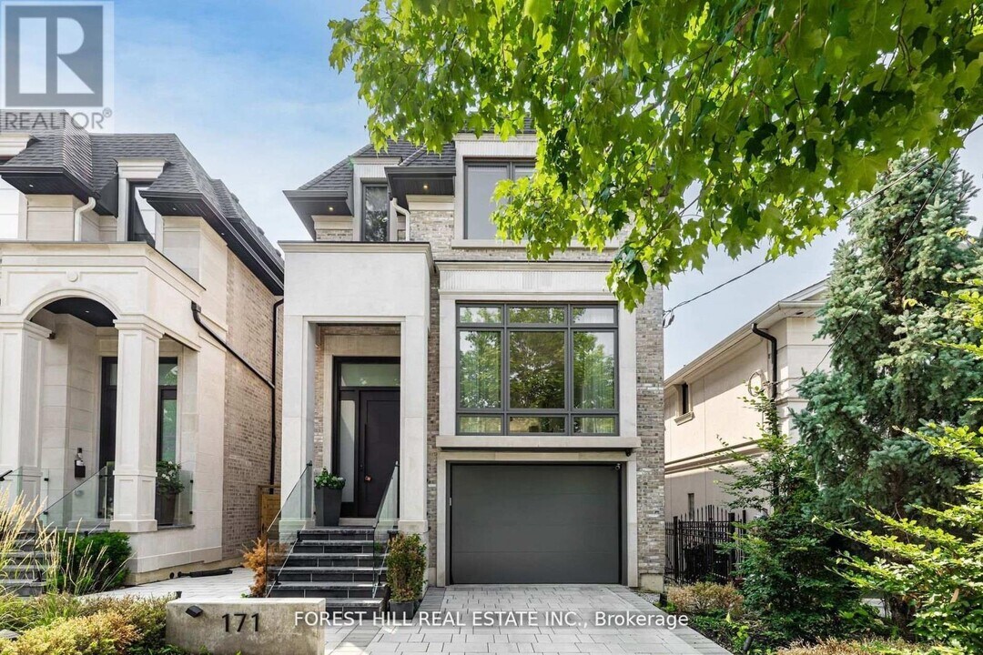 171 Elmwood Ave in Toronto, ON - Building Photo