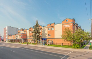 Grand Manor in Edmonton, AB - Building Photo
