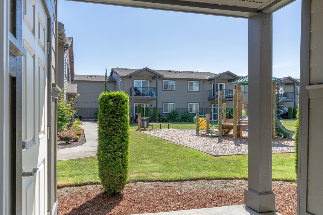 Cascade Village Apartments in Burlington, WA - Building Photo