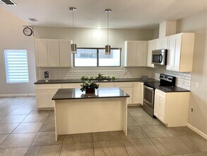 10902 International Blvd in Laredo, TX - Building Photo - Building Photo
