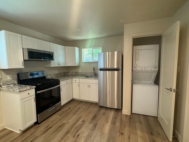 1048 Warner St in Chico, CA - Building Photo - Building Photo