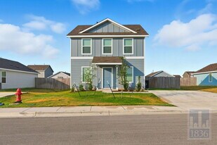 2213 Cyclone Dr in Lockhart, TX - Building Photo