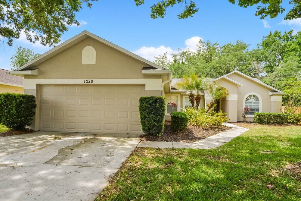 1220 Twin Rivers Blvd in Oviedo, FL - Building Photo