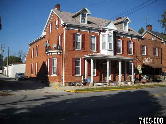 110-112 E Lincoln Way in New Oxford, PA - Building Photo