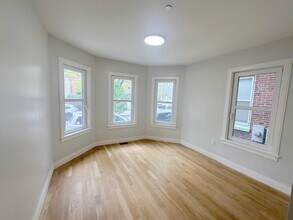 37 Gore St, Unit 1 in Cambridge, MA - Foto de edificio - Building Photo