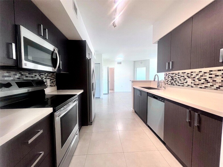 729 NW 2nd St, Unit 512 in Miami, FL - Building Photo