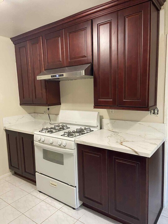 4109 W 5th St, Unit V4 in Santa Ana, CA - Building Photo