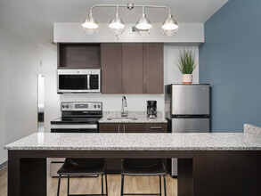 stayAPT Suites Greenville in Greenville, SC - Foto de edificio - Building Photo