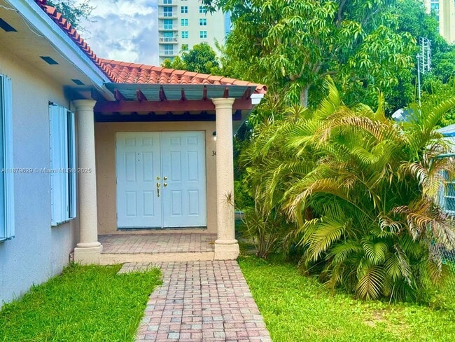 property at 3019 SW 23rd St
