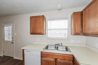 5853 Shadydell Dr in Fort Worth, TX - Building Photo - Building Photo