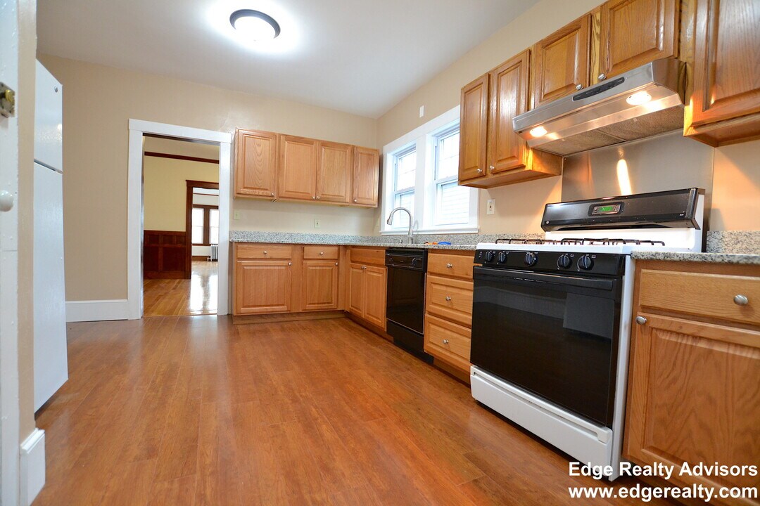 78 Claymoss Rd, Unit 2 in Boston, MA - Foto de edificio