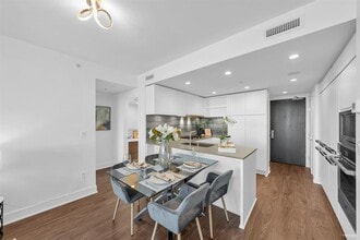 450 Westview St in Coquitlam, BC - Building Photo - Building Photo