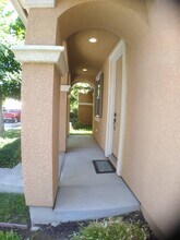 5254 Moonlit Bay Way in Sacramento, CA - Foto de edificio - Building Photo