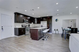3517 NW 179th St in Miami Gardens, FL - Foto de edificio - Building Photo