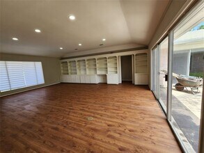 8023 S Braeswood Blvd in Houston, TX - Building Photo - Building Photo
