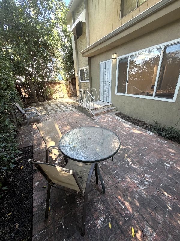 1040 N Sierra Bonita Ave