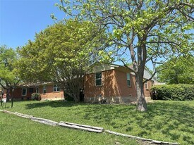 1771 Mariposa Dr in Dallas, TX - Building Photo