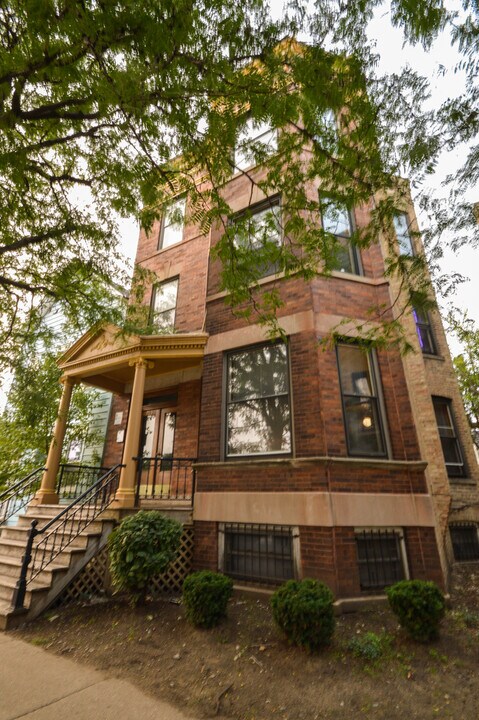 1742 W Addison St in Chicago, IL - Building Photo