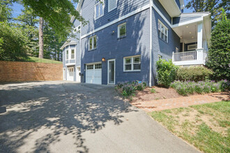 1530 Forest Villa Ln in McLean, VA - Building Photo - Building Photo