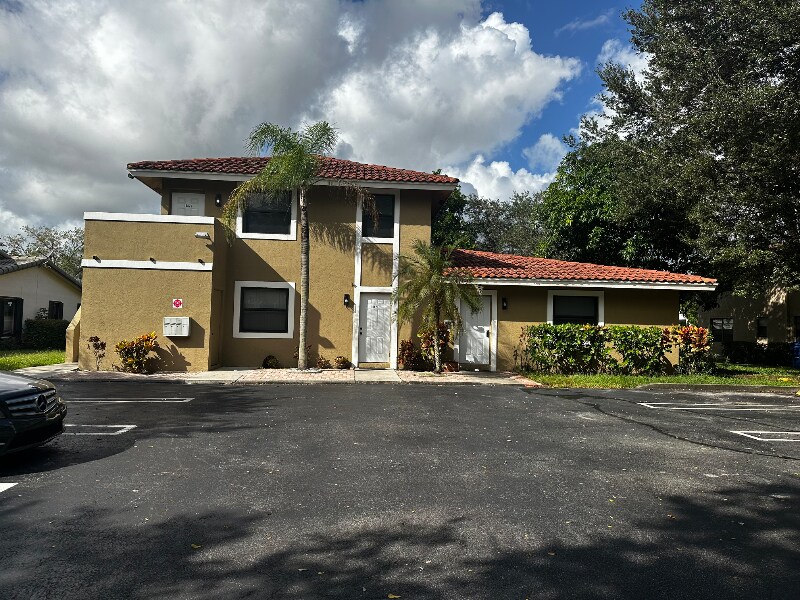 10871 NW 45th St in Coral Springs, FL - Building Photo