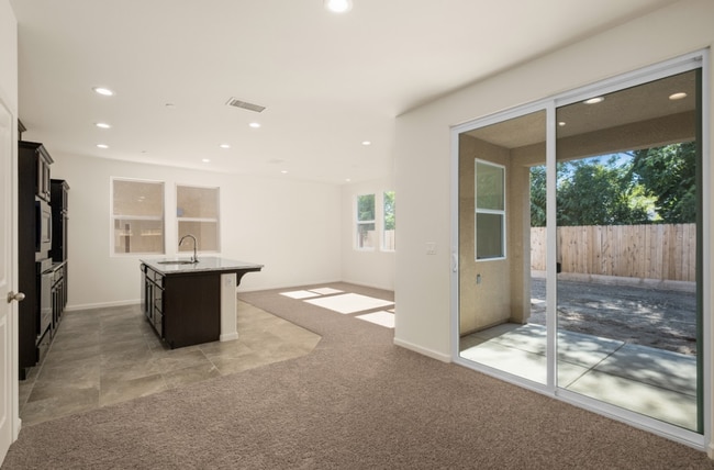 555 N Cattail Ct in Fresno, CA - Building Photo - Building Photo