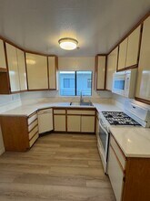 501 S Shelton St, Unit 203 in Burbank, CA - Building Photo - Building Photo