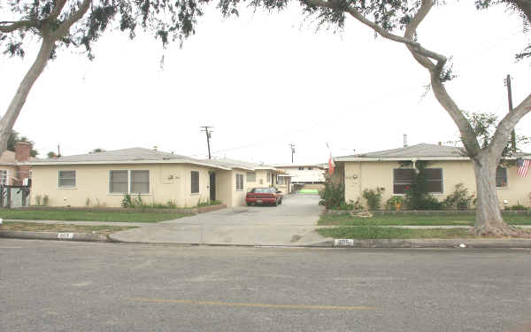 205-207B E Victoria Ave in Montebello, CA - Building Photo - Building Photo