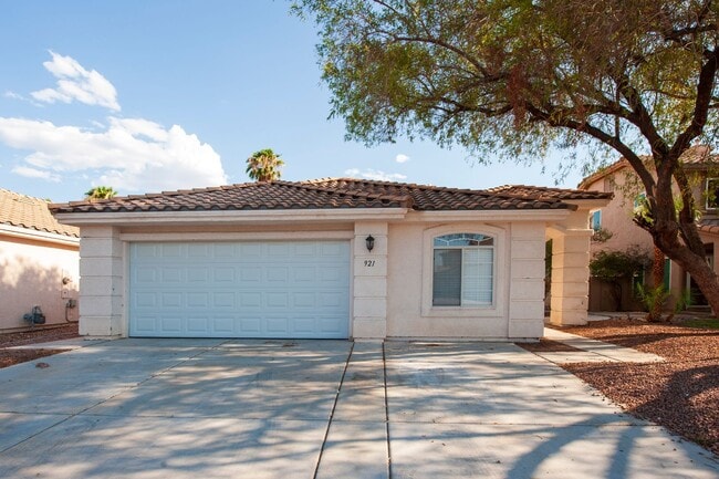 property at 921 E English Heather Dr