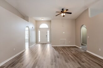 512 Ronshelle Ave in Haines City, FL - Foto de edificio - Building Photo