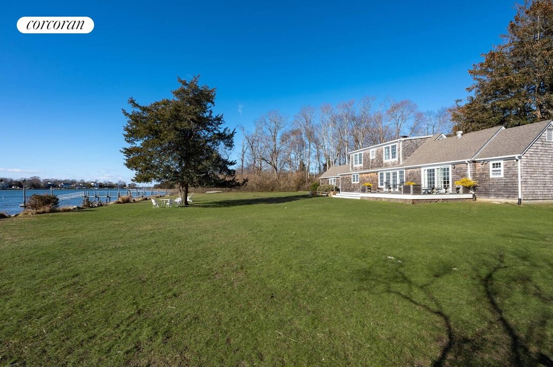 69 Ferry Rd in Sag Harbor, NY - Building Photo