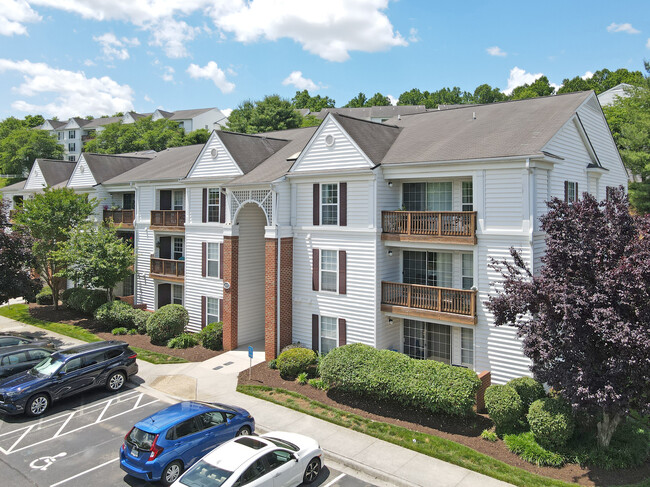 Overlook at Stonemill in Lynchburg, VA - Foto de edificio - Building Photo