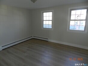 10 Poplar St in Windsor Locks, CT - Building Photo - Building Photo