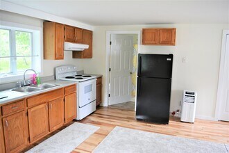 62 Lower Main St in Sunapee, NH - Building Photo - Building Photo