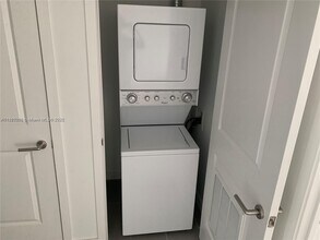 1600 NE 1st Ave, Unit 1114 in Miami, FL - Building Photo - Building Photo