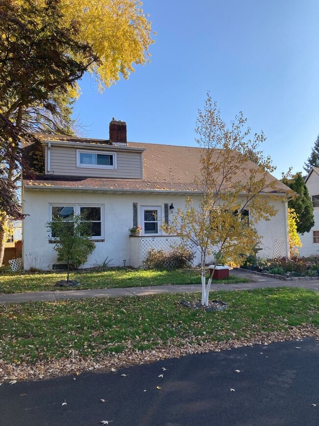 910 N 56th Ave W in Duluth, MN - Building Photo - Building Photo