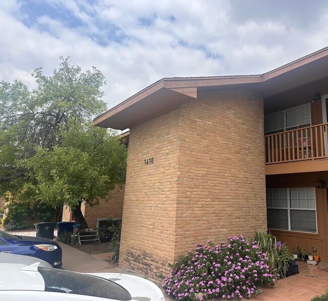 property at 1410 Hillside Rd
