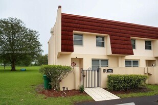 3962 Inverrary Dr in Lauderhill, FL - Building Photo