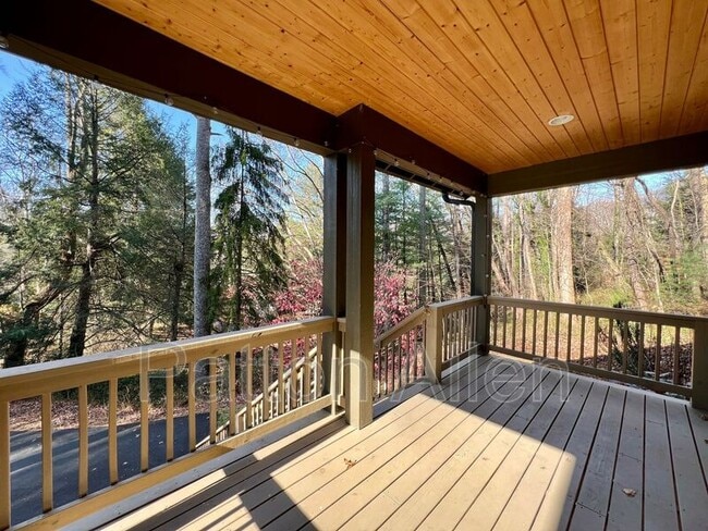 12 Beaverdam Knoll Rd in Asheville, NC - Building Photo - Building Photo