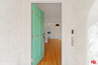 5606 S Rimpau Blvd in Los Angeles, CA - Building Photo - Building Photo