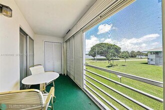 2400 Lake Osborne Dr in Lake Worth Beach, FL - Building Photo - Building Photo