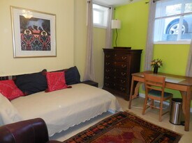 736 Washington St in Brookline, MA - Building Photo