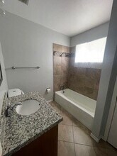 4447 Fallen Oaks Dr in Houston, TX - Foto de edificio - Building Photo