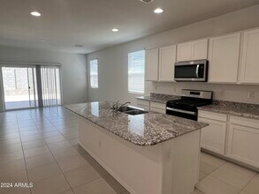 15618 W Desert Hollow Dr in Surprise, AZ - Building Photo - Building Photo